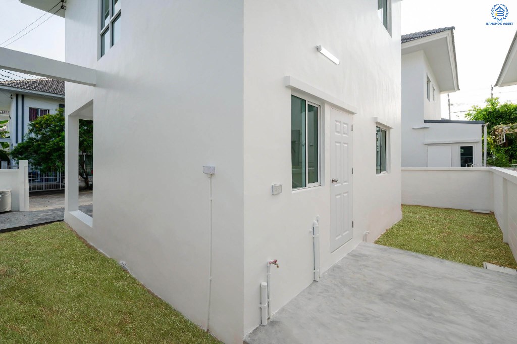 บ้านมือสองตกแต่งใหม่ โครงการ แลนซีโอคริป ปิ่นเกล้า-วงแหวนฯ เนื้อที่กว้าง 35.30 ตร.ว. ฟังก์ชัน 3 ห้องนอน 2 ห้องน้ำ 1 ที่จอดรถ บนทำเลเดินทางสะดวก เชื่อมต่อถนนกาญจนาภิเษก เข้า-ออกได้หลายเส้นทาง  ใกล้รถไฟฟ้าสายสีม่วง "สถานีสามแยกบางใหญ่" และจุดขึ้นทางด่วน "ศรีรัช"...